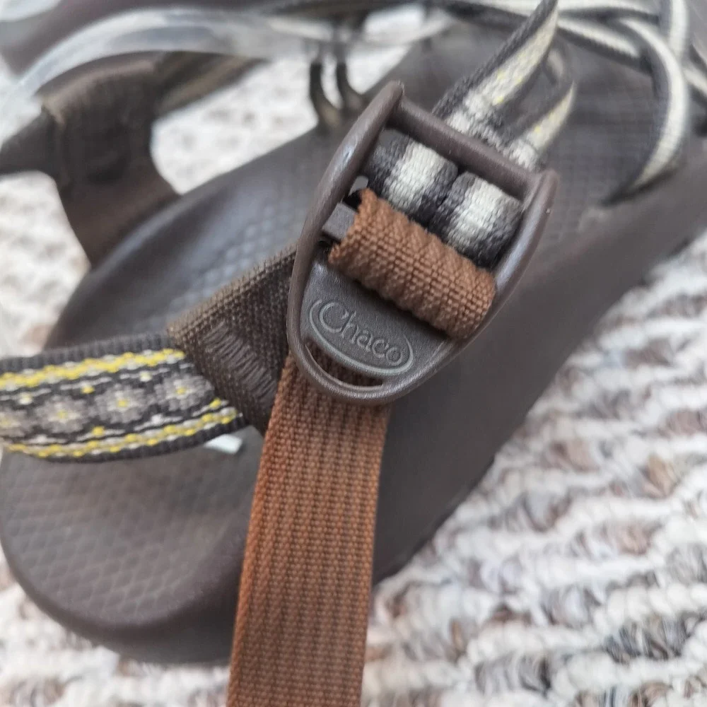 Chaco Cloud Sandals Athletic Hiking Sandals Toe Loop Brown